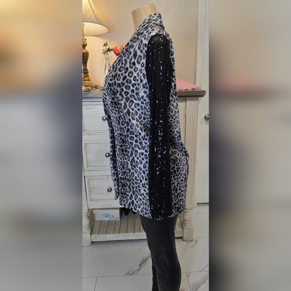 Leopard Print Gray Blazer with Sequined Black Sleeves - Picture 3 of 11